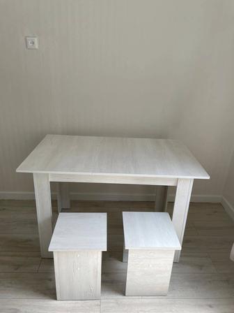 Продам стол и 4 стульчика