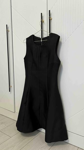 Черное платье