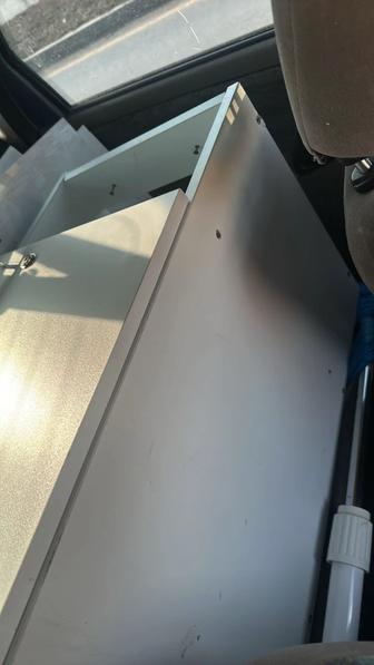 Маникюрный стол