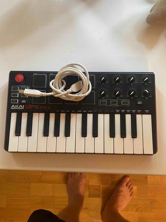 Akai mpk mini миди клавиатура