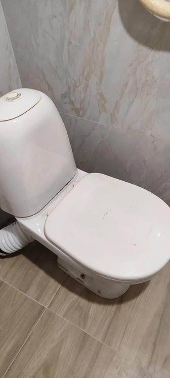 Продам унитаз с бачком