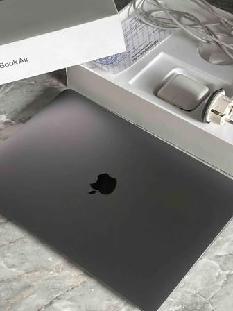 MacBook Air 13 (M1, 2020) в отличном состоянии