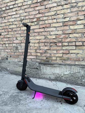 Продам самокат Ninebot Kickscooter ES2
