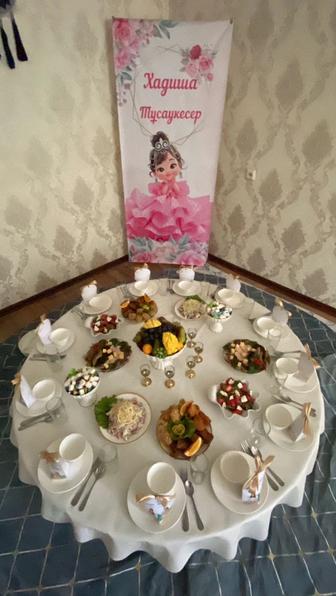 Круглые столы с көрпе дастарханом
