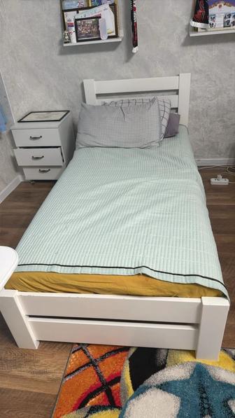 Мебель кровать белого цвета