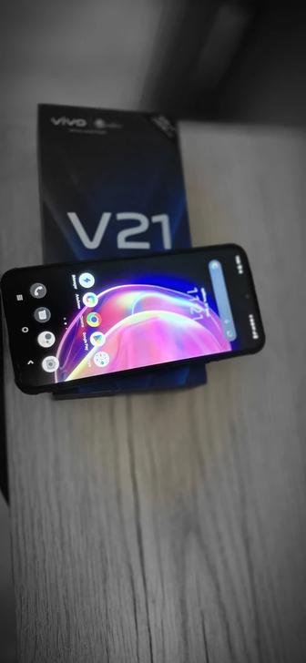 Продам телефон VIVO V21