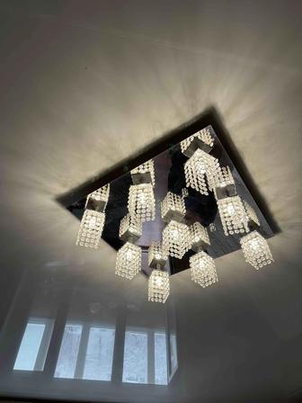 Продам люстру