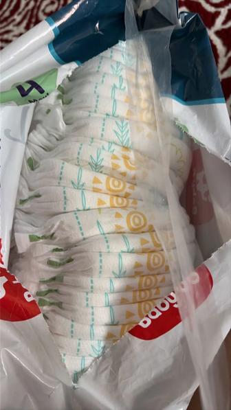 Продам пачку памперсов