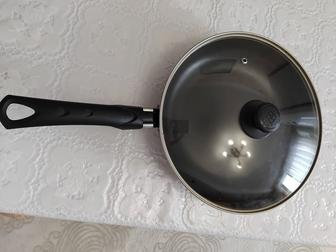 Сковорода с крышкой.