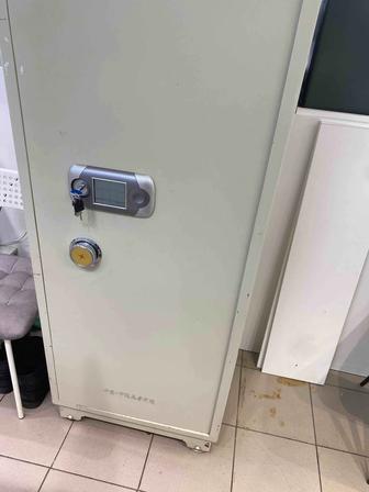 Продам сейф