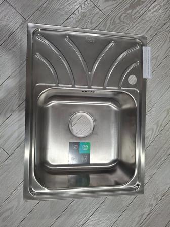 Продам кухонную мойку