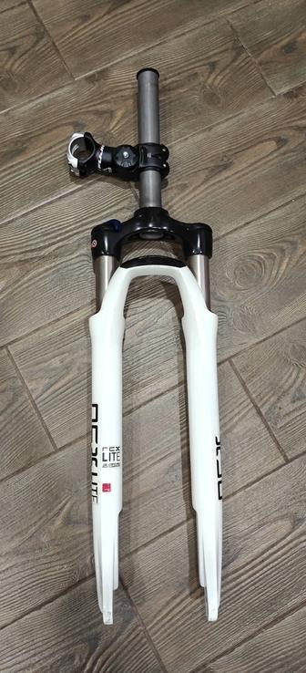 Продам воздушную вилку от велосипеда SR Santour