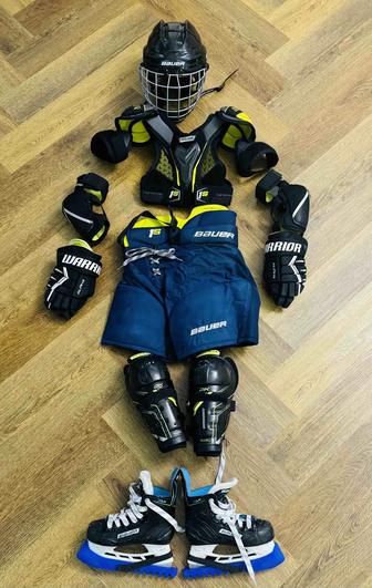Хоккейная экипировка, шлем, нагрудник, коньки