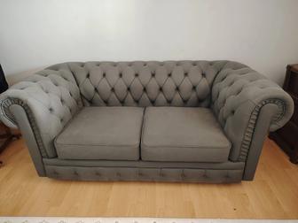 Диван Chesterfield, 2-х местный, серый, в отличном состоянии
