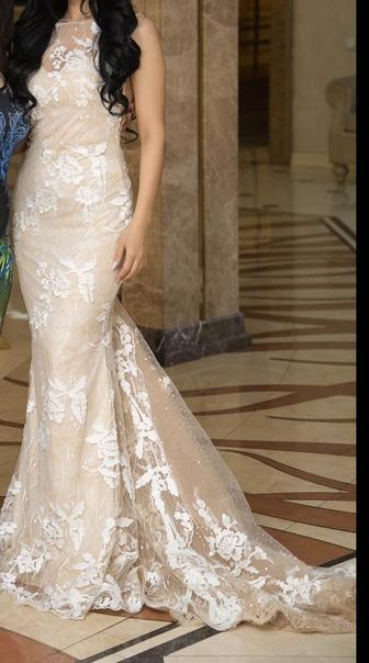 Продаю платье в отличном состоянии, надевалось аккуратно, без дефектов.