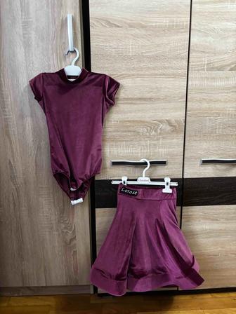 Продам бальный костюм и юбки