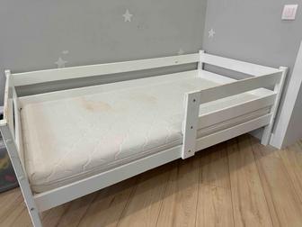 Продам детскую кровать с ортопедическим матрасом. Размер 160/80.