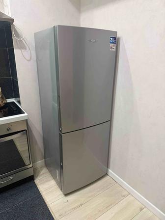 Холодильник Samsung