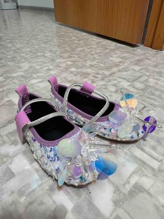 Продам детские туфли