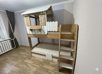 Срочно продам детскую двухъярусную кровать