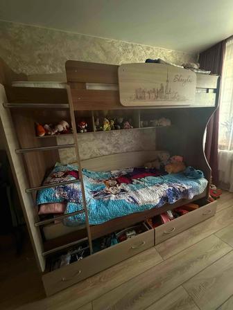 Продам двухъярусную кровать б/у.