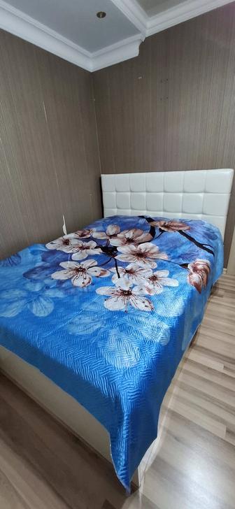 Продам кровать, комод, зеркало