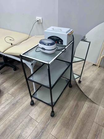 Инструментальный стол для мастеров или хранения