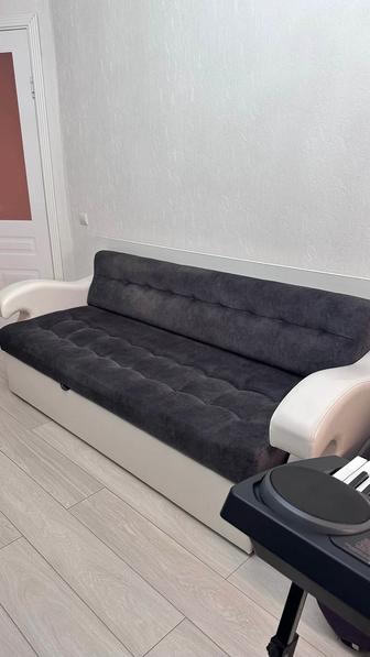 серый диван трансформер