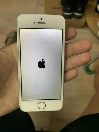 Продам телефон IPhone Se