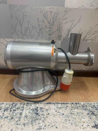 продается профессиональная мясорубка