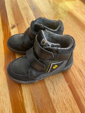 Продаю детские демисезонные сапоги р26.