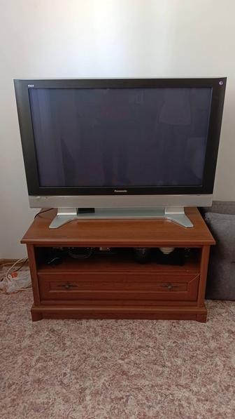 Продам телевизор Panasonic. Б/у, диагональ 107см. Вместе с тумбой.