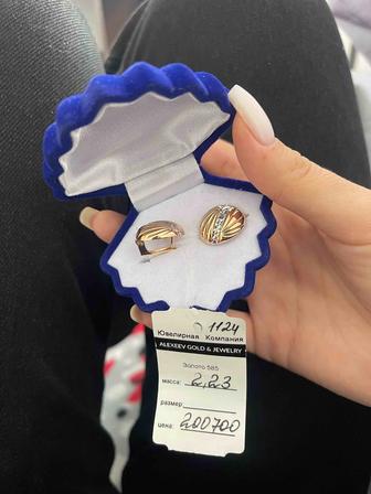 Продам новые золотые сережки