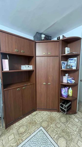 Продаю угловой шкаф