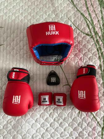 Продам шлем и перчатки