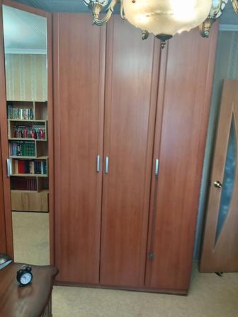 Продам угловой шкаф в отличном состоянии