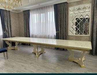 Стол и стулья для гостинной