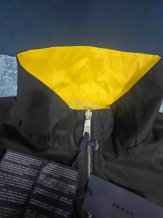 Легкая куртка двухсторонняя Prada