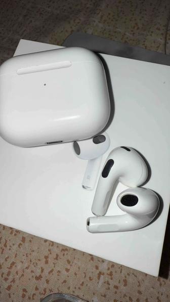 Продам оригинальные наушники AirPods 3