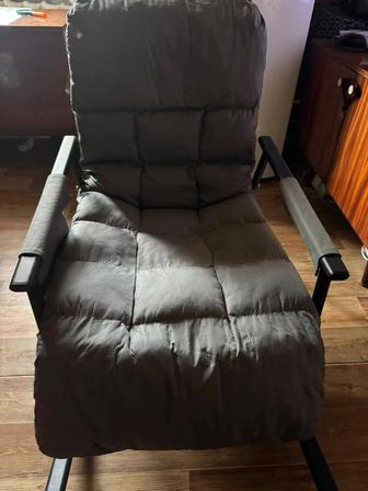 Продам! Кресло-качалку цвет серый обшиты водоотталкивающим материалом.