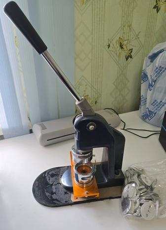 Продам аппарат для изготовления закатных значков