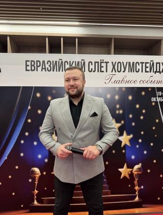 Ведущий Алматы Кирилл Марена