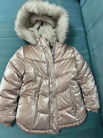 Продам зимнюю куртку для девочки