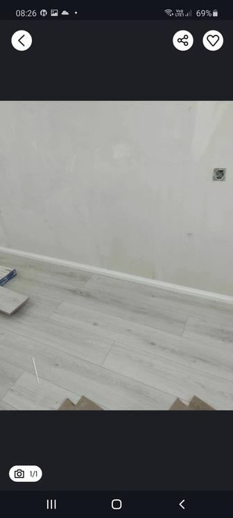 Стелим ламинат и линолеум.