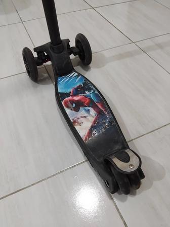Продам самокат детский с игрушками