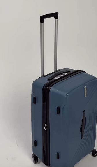 Чемодан новый