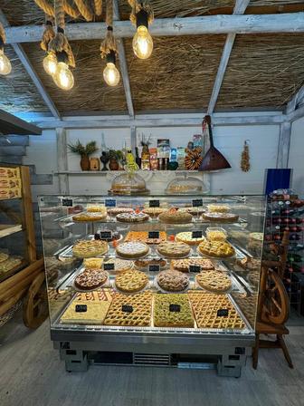 Продам кондитерскую витрину