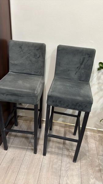 Продам барный стульчик 4 шт.2 шт серый 2 шт зеленный.отличный состояние