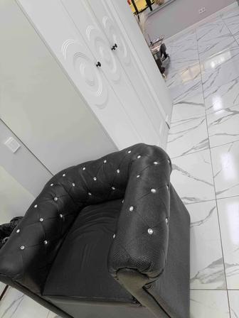 Кресло кожаное