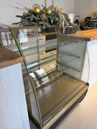 Холодильная витрина Carboma